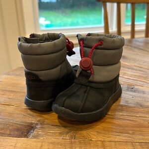 UGG Toddler snow boots size 6
